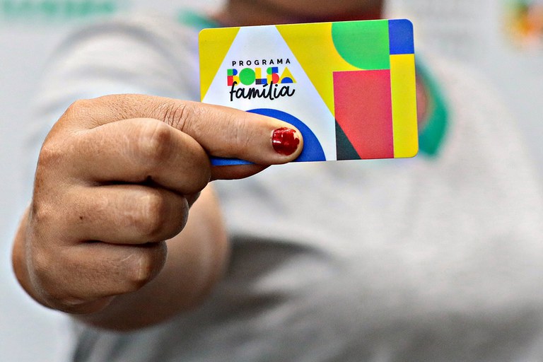 Bolsa Família no Acre recua e passa a atender 123,7 mil famílias em abril de 2026