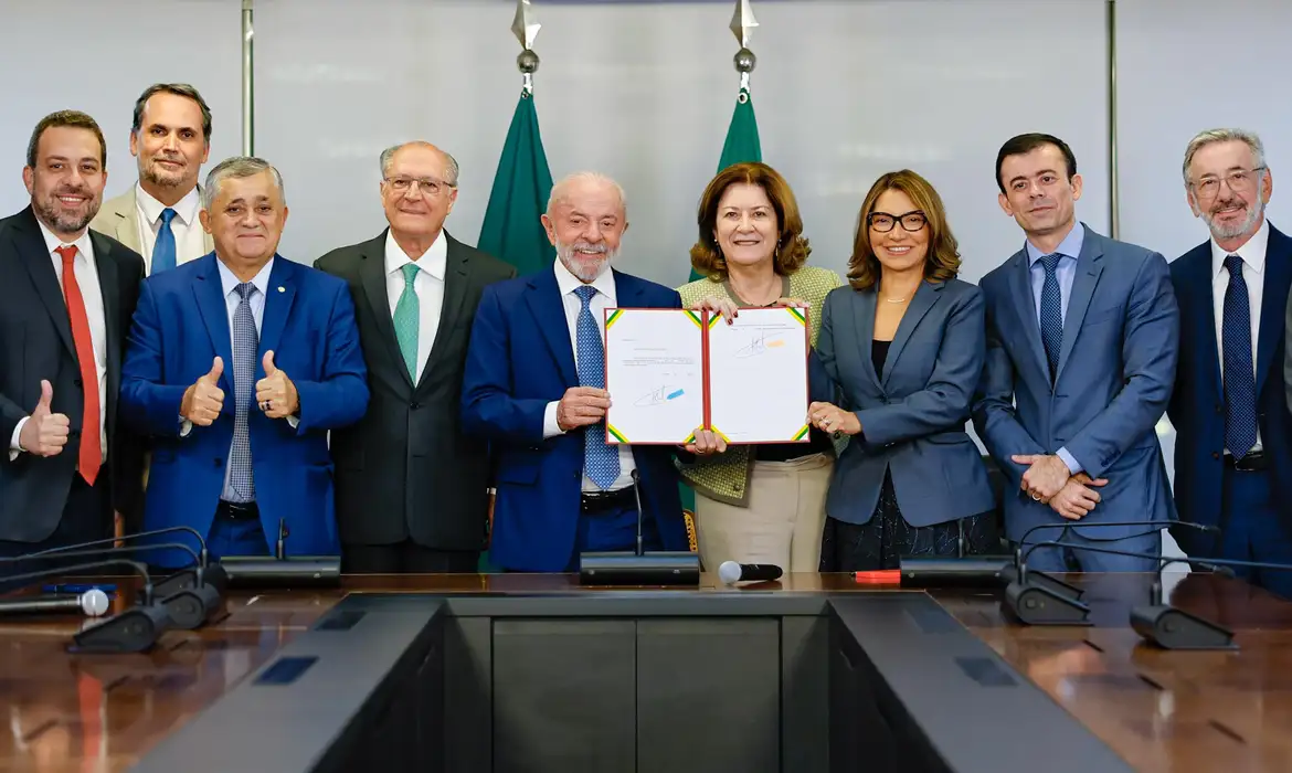 Governo zera imposto de importação e tira taxa de 20% de compras internacionais de até US$ 50