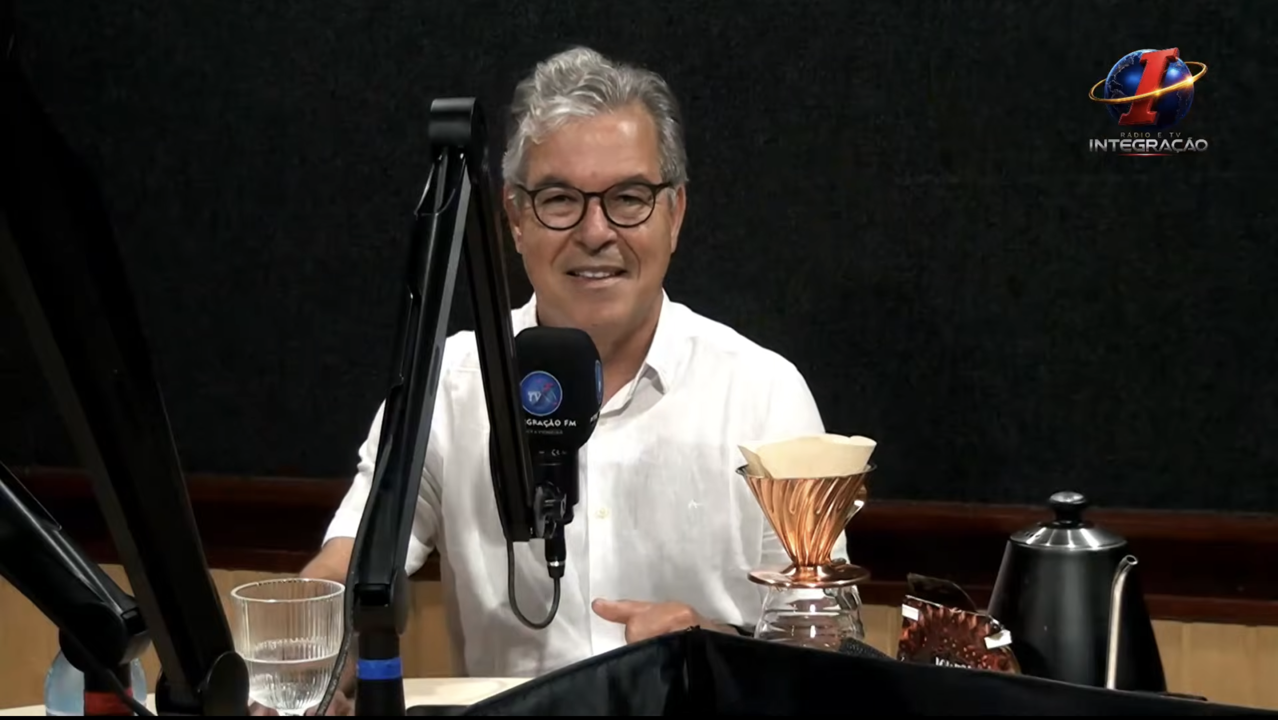 Jorge Viana defende união pelo Acre na Rádio Integração e cobra recuperação da BR-364