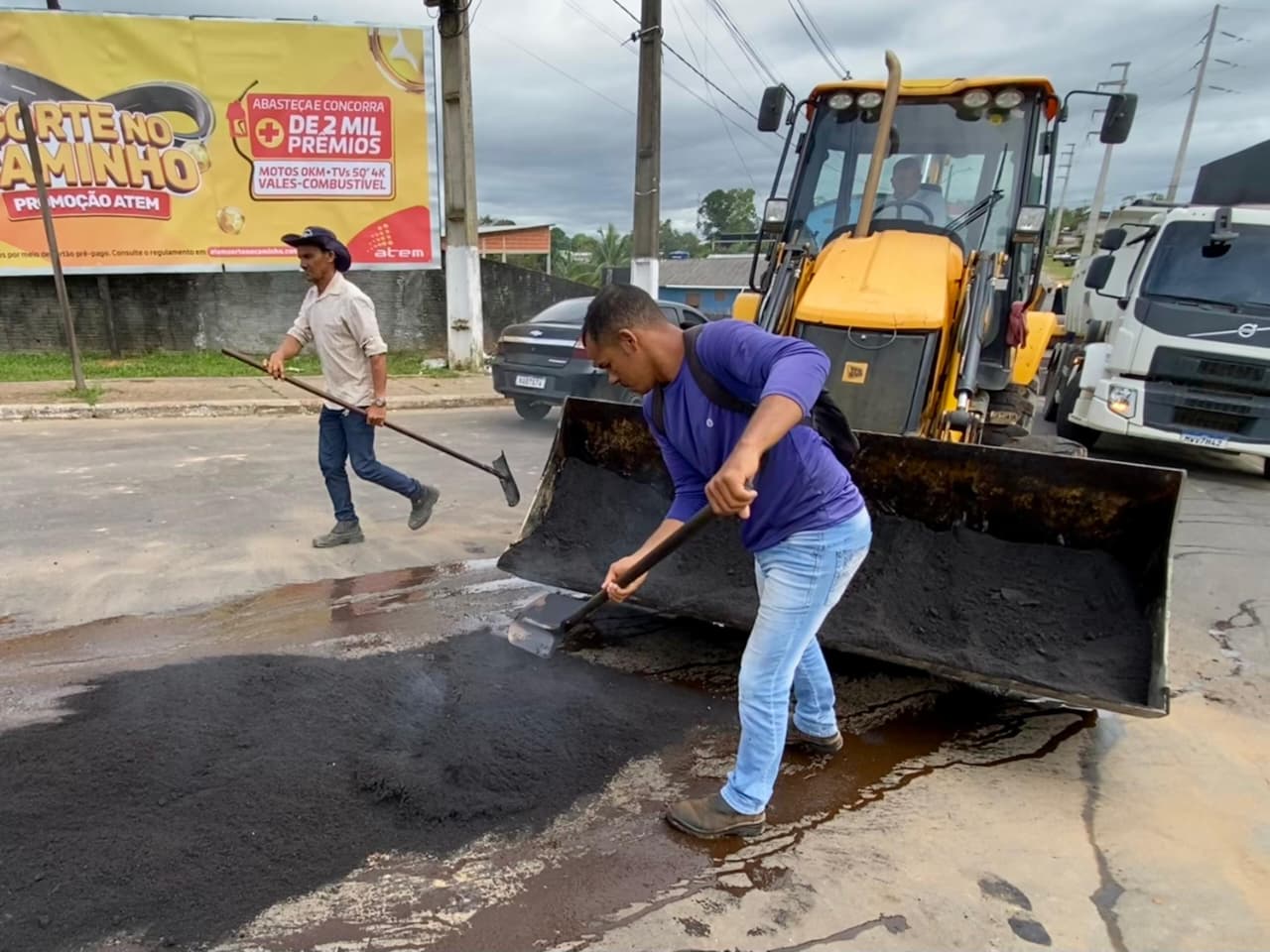 Cruzeiro do Sul intensifica tapa-buracos, drenagem e limpeza em vários bairros