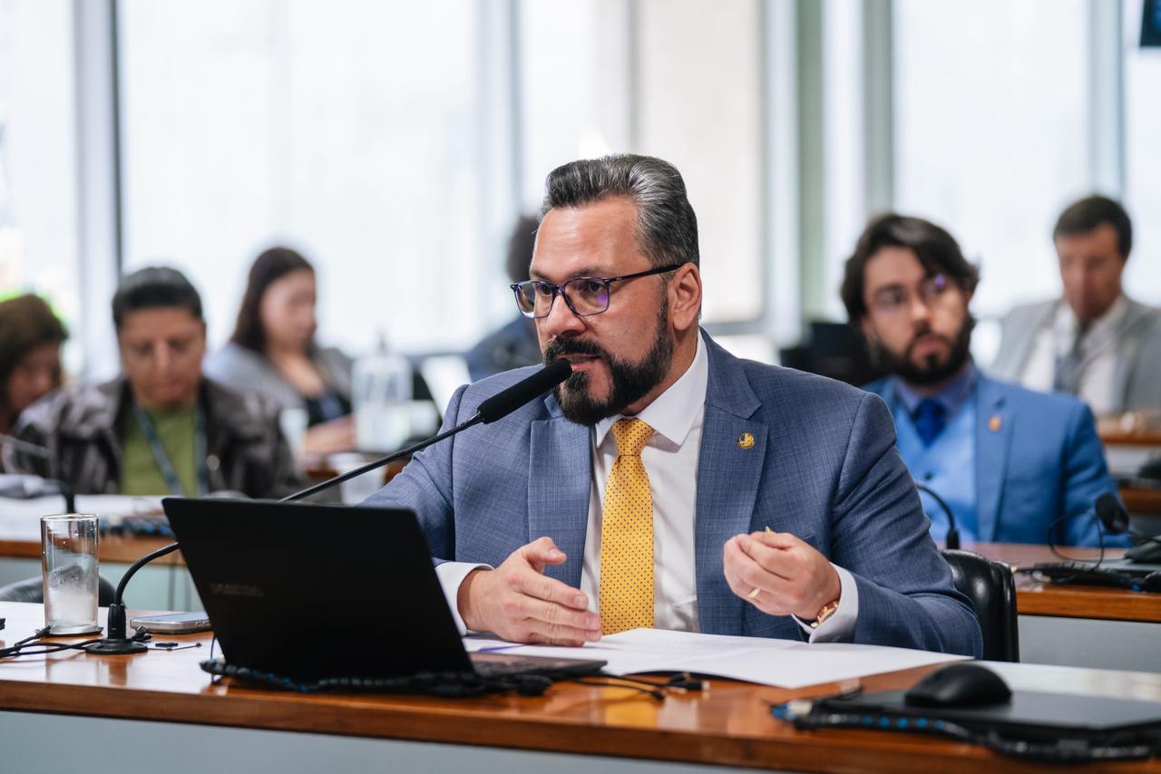 Alan Rick propõe fim da exigência repetitiva de laudos para pessoas com deficiência permanente