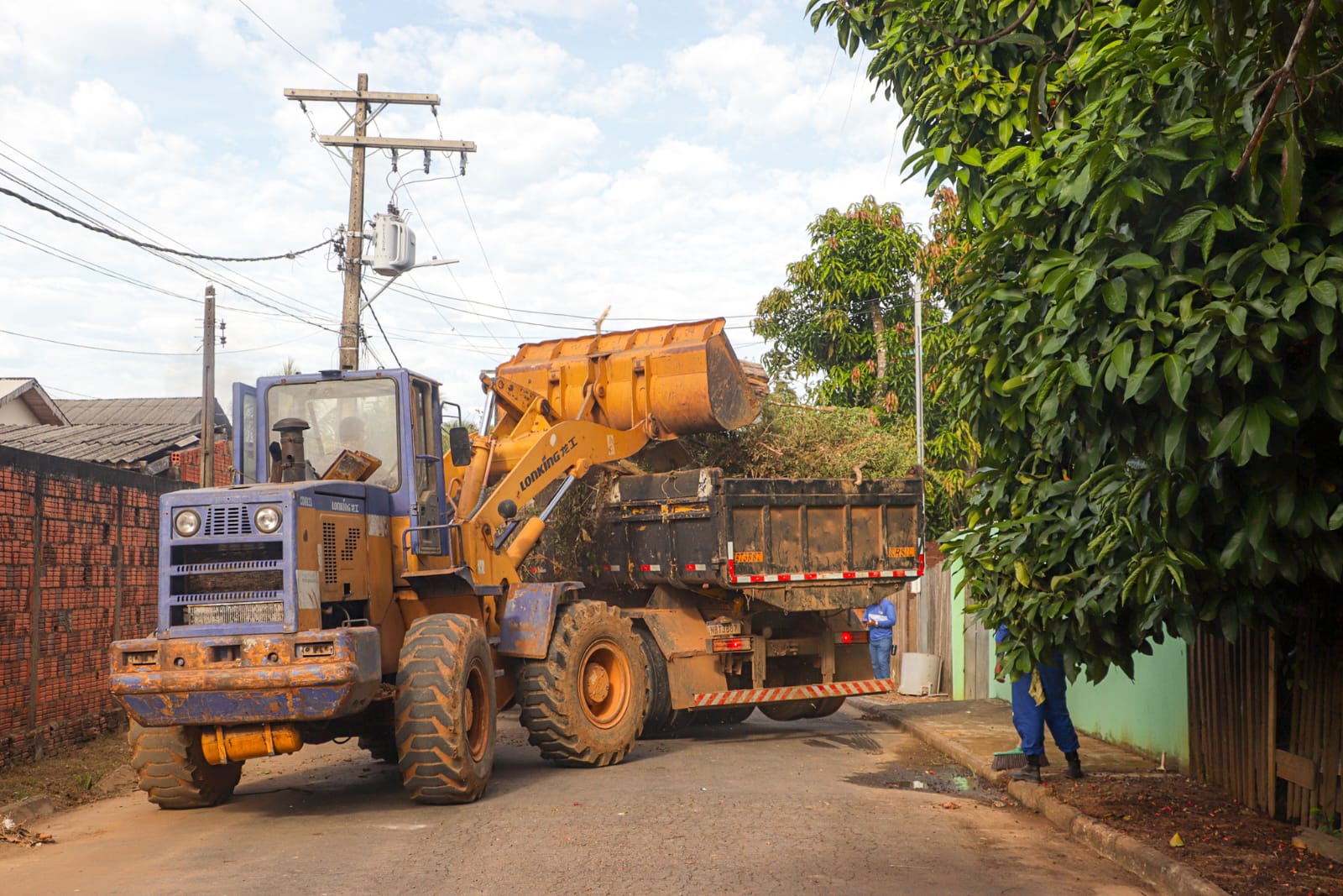 Prefeitura amplia operação de limpeza na Baixada da Cadeia Velha, em Rio Branco