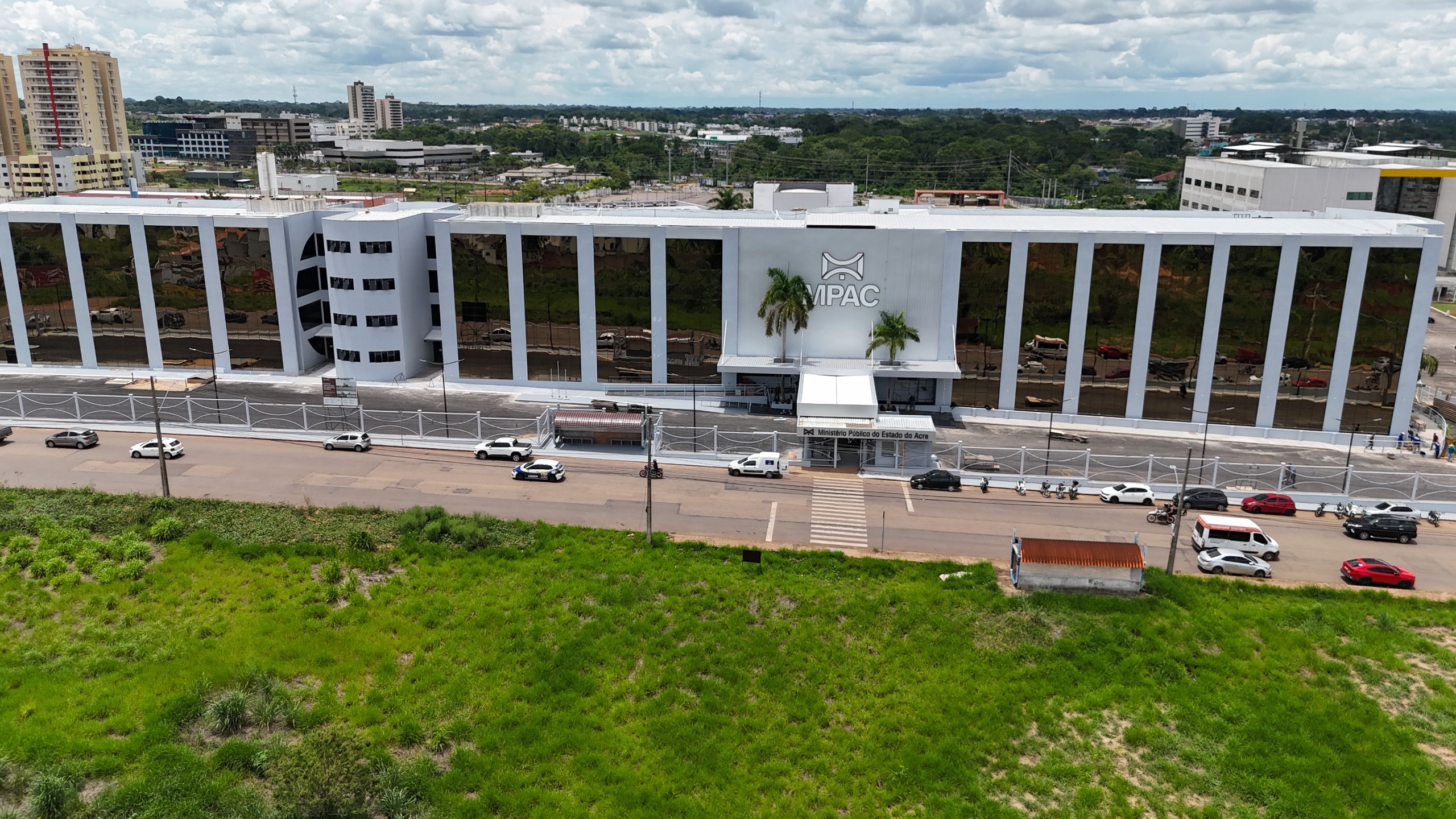 MPAC abre procedimento para acompanhar apuração de furto de três motosserras do Iapen no Acre
