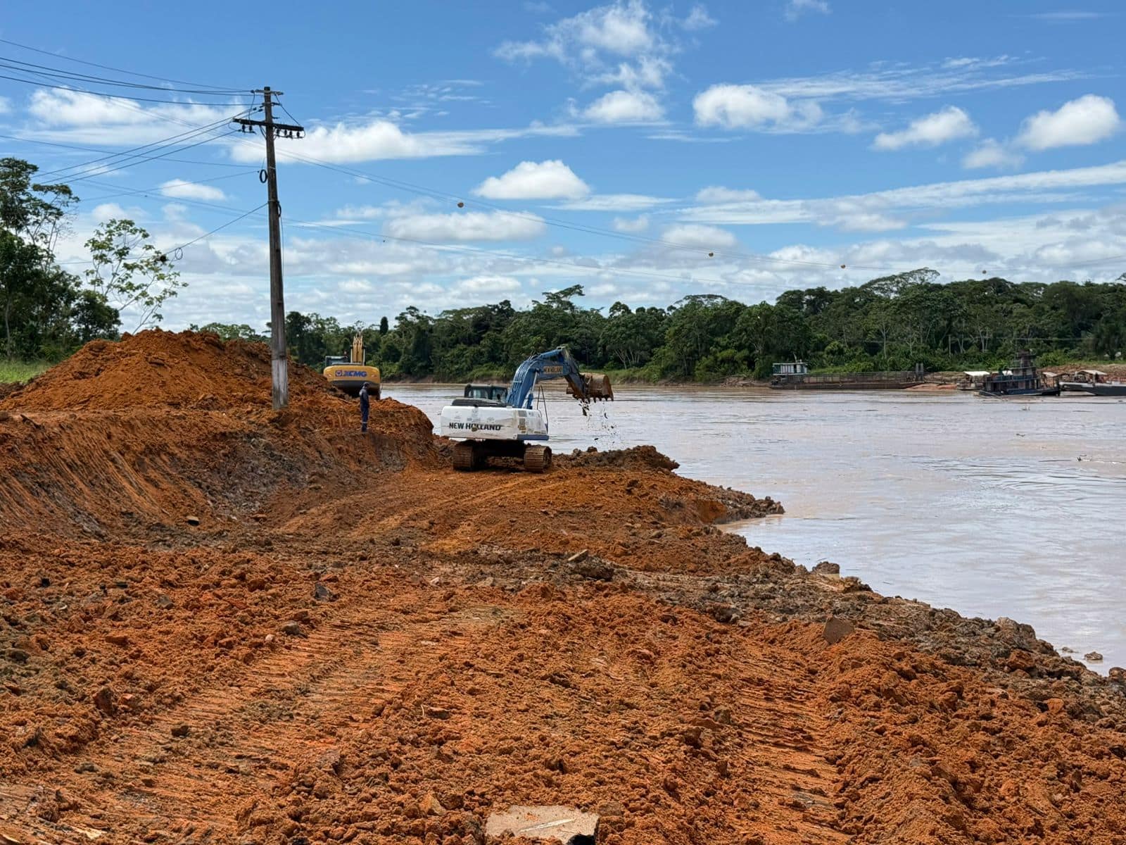 Deracre monta novo acesso à balsa em Rodrigues Alves e prevê retomada da travessia nesta quinta