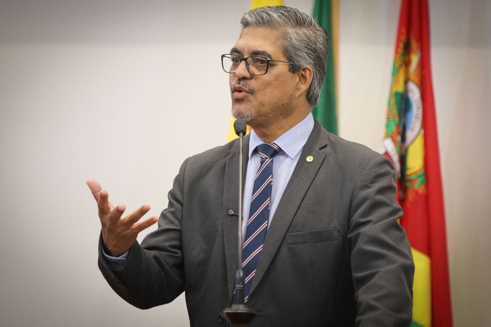 No Jornal da Manhã, Edvaldo cobra investigação da ponte de Sena Madureira e questiona valores