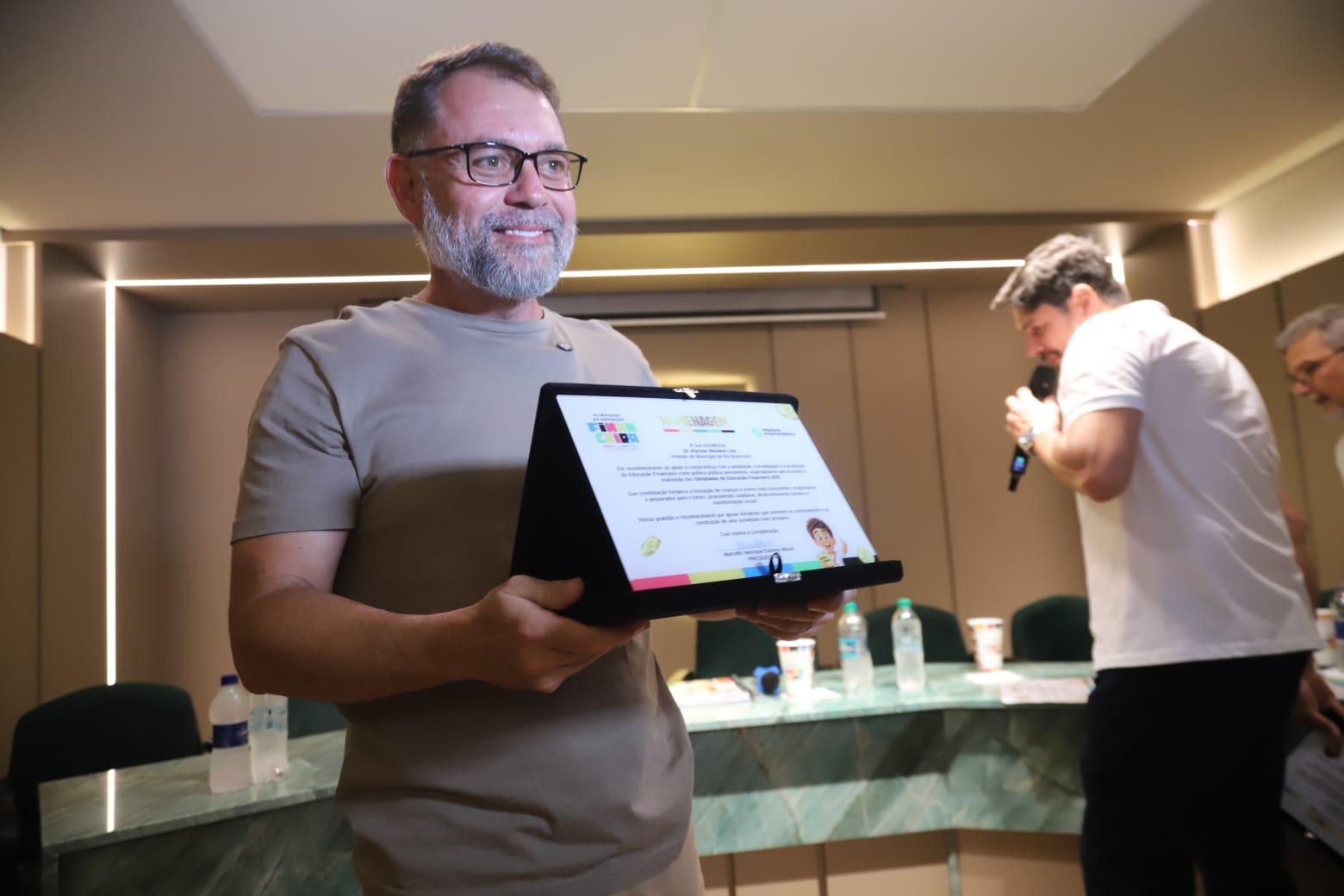Prefeito de Rio Branco é homenageado no lançamento das Olimpíadas de Educação Financeira no Acre