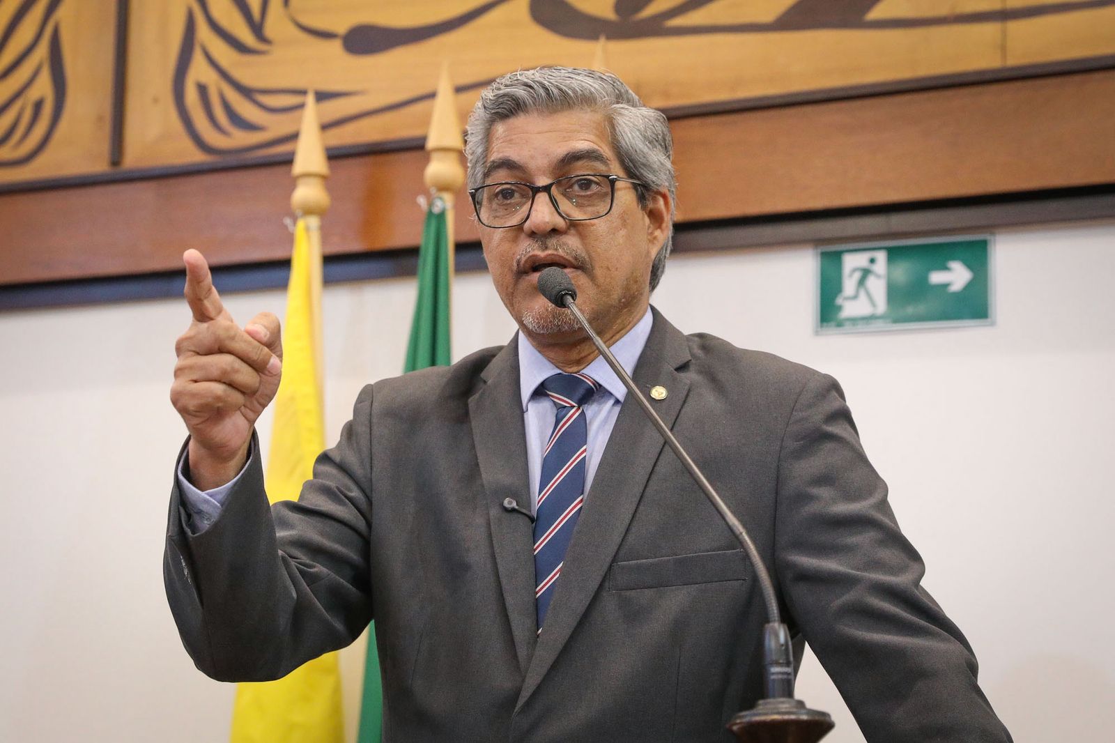 Edvaldo cobra esclarecimentos sobre queda de ponte em Sena Madureira