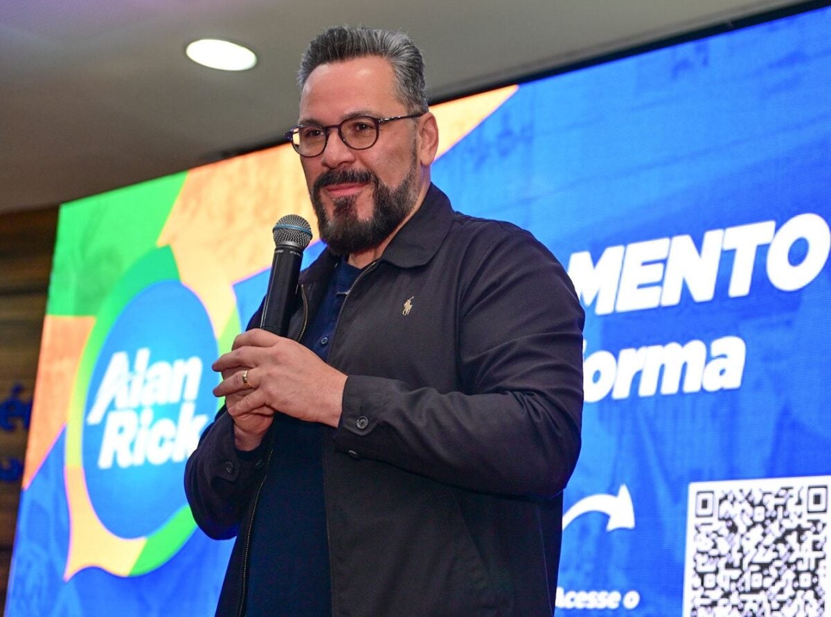 Ação contra outdoors de Alan Rick acende guerra eleitoral no Acre