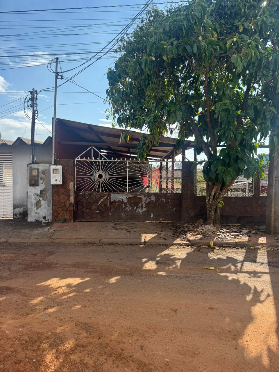 Associação que recebeu R$ 16,6 milhões para a Expoacre Juruá funciona em casa com estrutura improvisada
