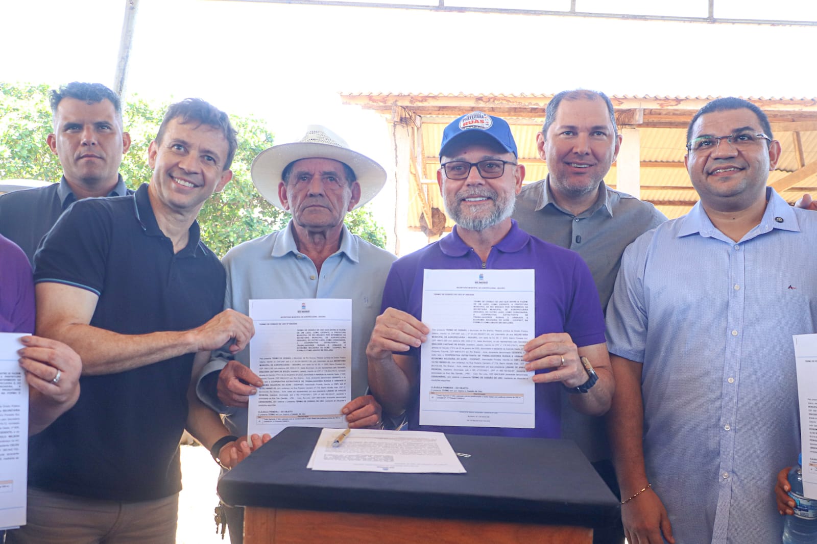 Rio Branco entrega tratores para ampliar produção da agricultura familiar