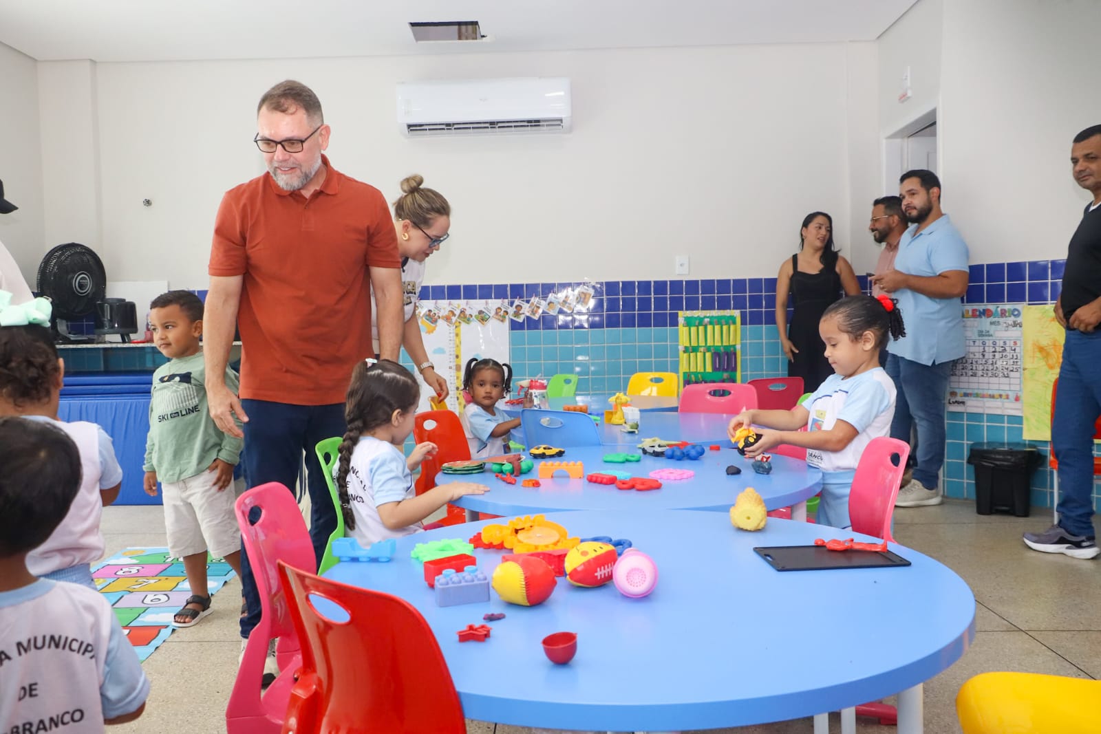 Prefeito acompanha atendimento a 280 crianças na Creche Marta Ferreira Lopes