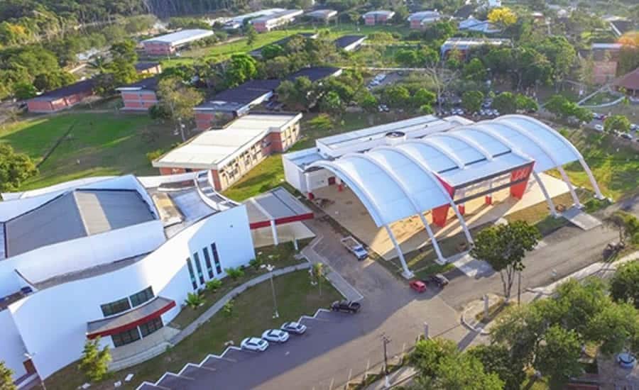 Ufac volta a ter aulas presenciais após suspensão causada por crise no transporte de Rio Branco