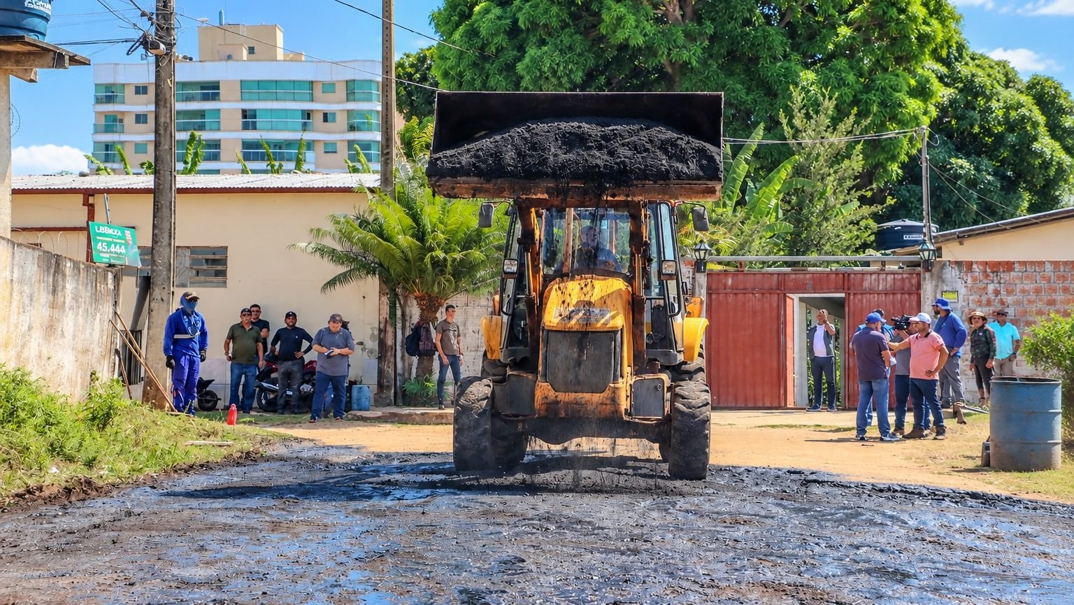 Prefeitura leva serviços de recuperação viária e limpeza ao bairro Isaura Parente, em Rio Branco