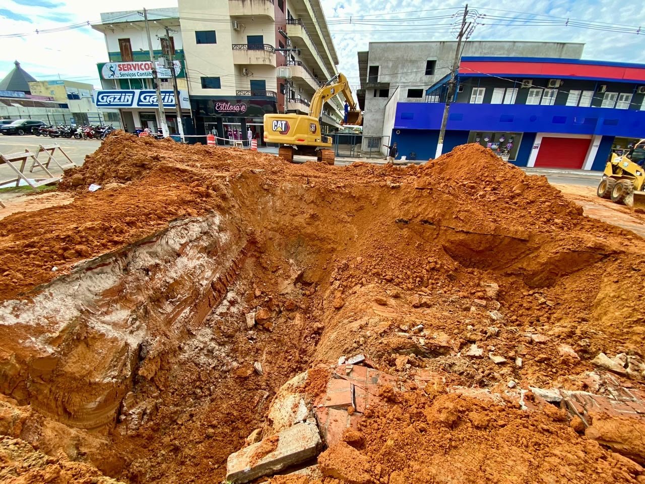 Prefeitura de Cruzeiro do Sul inicia construção de galeria na Avenida Joaquim Távora