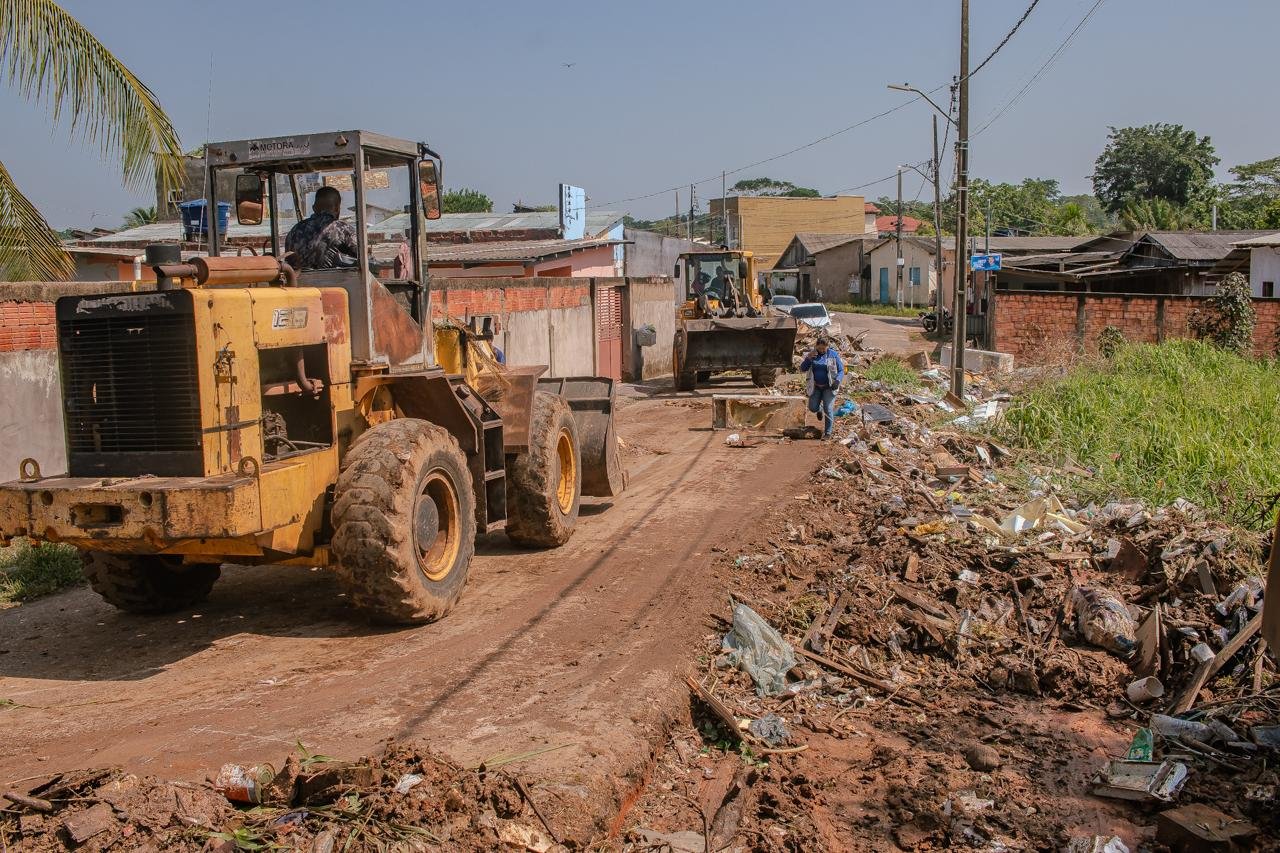 Prefeitura retira 18 toneladas de lixo de área usada para descarte irregular em Rio Branco