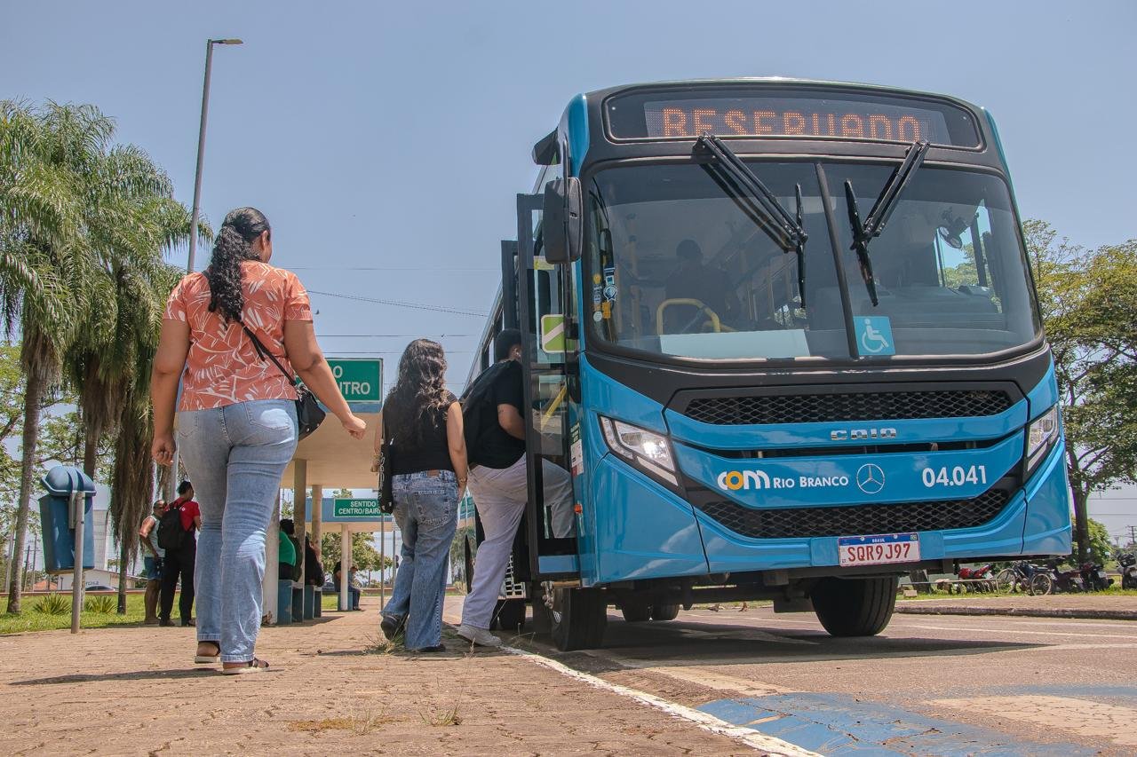 Ônibus de Rio Branco apresentam sinais de vandalismo em quatro linhas do transporte coletivo