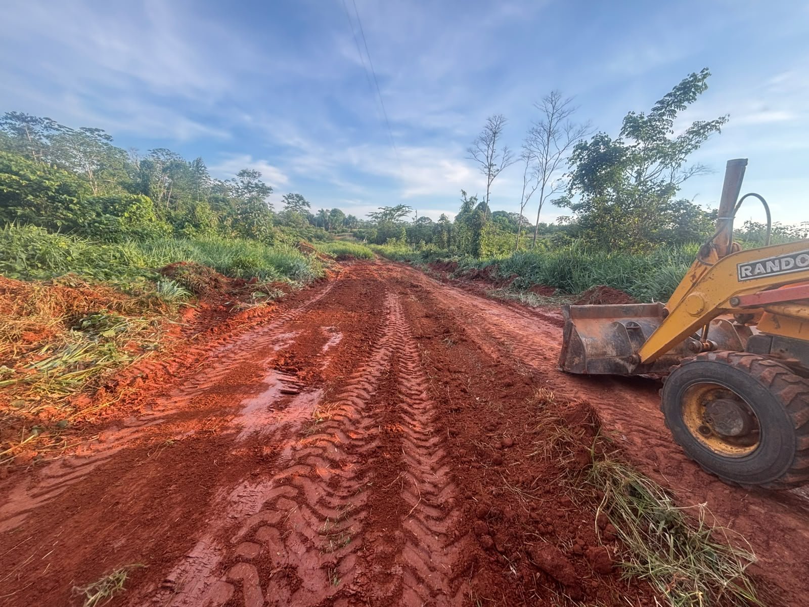 Prefeitura de Rio Branco realiza manutenção em cinco ramais da zona rural